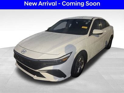 Used 2025 Hyundai Elantra SE