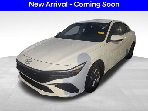 Used 2025 Hyundai Elantra SE FWD image 1