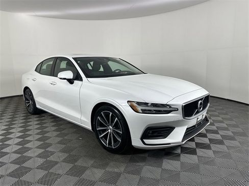 Used 2021 Volvo S60 T5 Momentum w/ Climate Package image 11