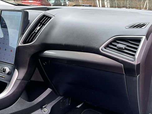 Used 2023 Ford Edge SEL image 19