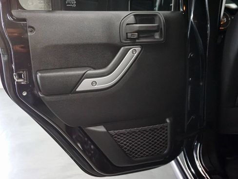 Used 2013 Jeep Wrangler Unlimited Rubicon w/ Connectivity Group AWD/4WD image 67