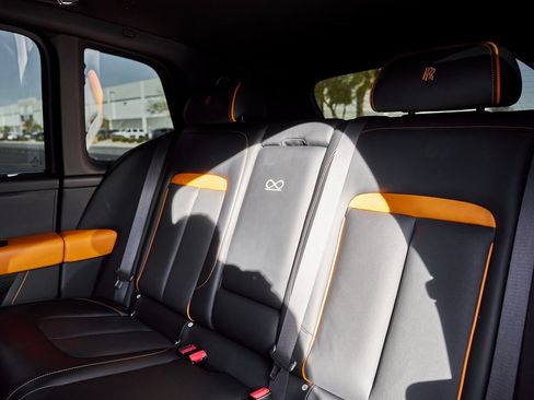 Used 2022 Rolls-Royce Cullinan Black Badge w/ Dark Exterior Package image 45