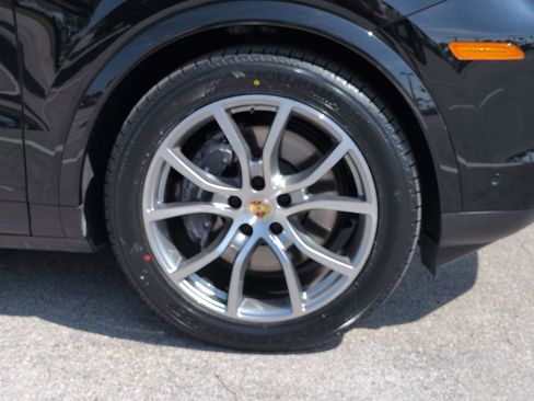 Used 2024 Porsche Cayenne Coupe AWD/4WD image 11