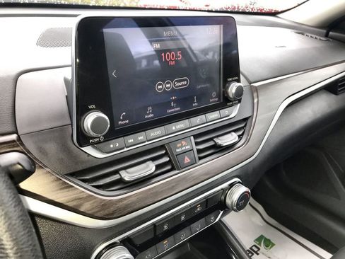 Used 2024 Nissan Altima 2.5 SV image 16