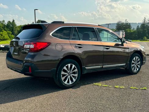 Used 2019 Subaru Outback 2.5i Touring AWD/4WD image 3
