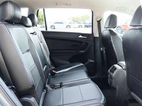 Used 2021 Volkswagen Tiguan SE image 28