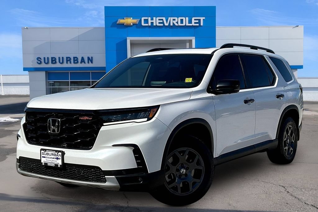 Used 2025 Honda Pilot TrailSport image 1