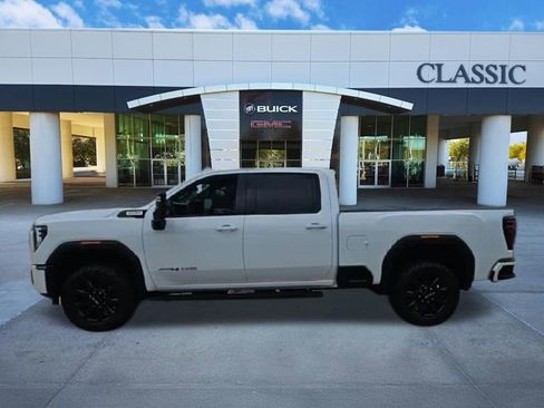 Used 2024 GMC Sierra 2500 AT4 AWD/4WD image 5