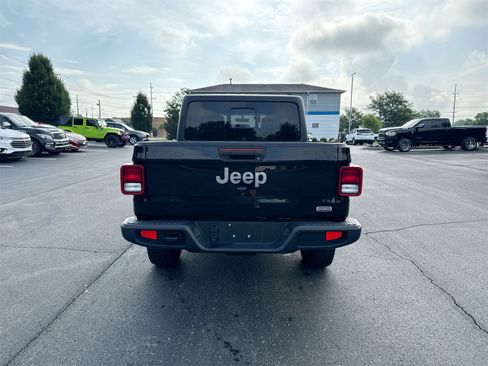 Used 2023 Jeep Gladiator Overland image 7