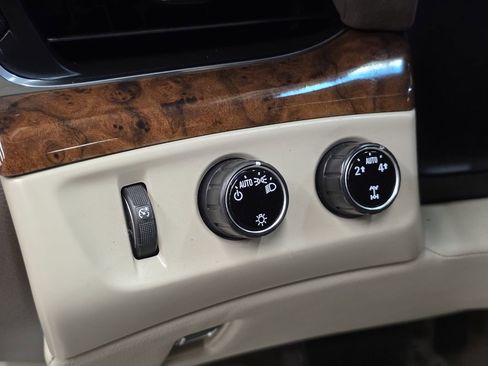 Used 2015 Cadillac Escalade Premium AWD/4WD image 25