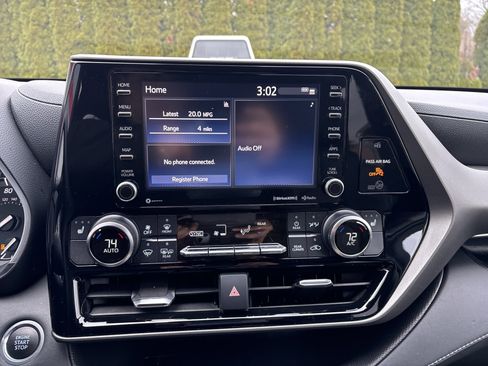 Used 2021 Toyota Highlander XLE image 26