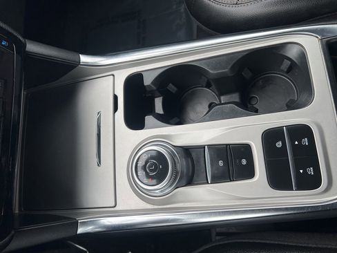 Used 2022 Ford Explorer Limited image 34