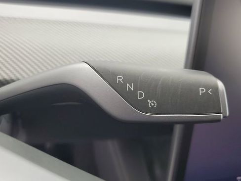 Used 2024 Tesla Model Y 2WD image 27