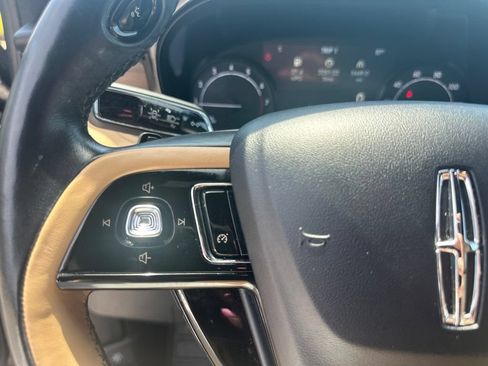Used 2020 Lincoln Corsair Reserve w/ Elements Package FWD image 15