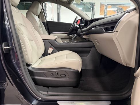 Certified 2022 Cadillac XT4 Luxury w/ Driver Awareness Package FWD image 32