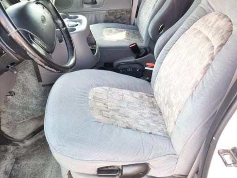 Used 2000 Ford E-150 and Econoline 150 RWD image 34