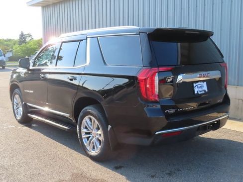 Used 2023 GMC Yukon SLT w/ SLT Luxury Package AWD/4WD image 11