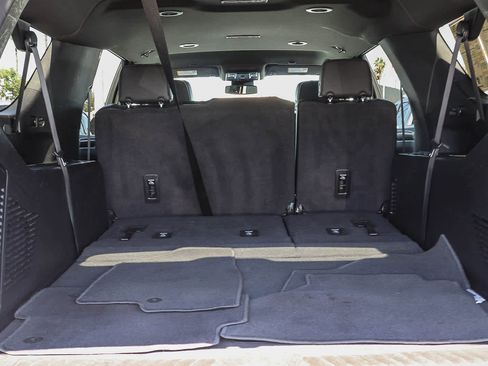 Used 2024 GMC Yukon XL SLT image 24