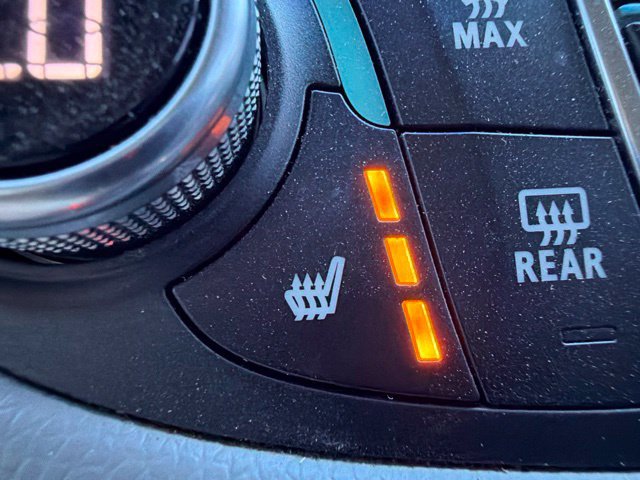 Used 2018 Chevrolet Malibu Premier w/ Premier Sun and Wheel Package FWD image 32