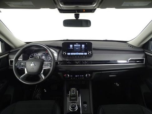 Used 2024 Mitsubishi Outlander SE image 28
