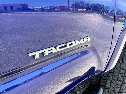 Used 2022 Toyota Tacoma SR5 AWD/4WD image 8