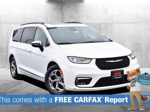 Used 2023 Chrysler Pacifica Limited FWD image 2
