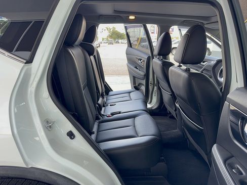 Used 2018 Nissan Rogue SL w/ Premium Package FWD image 14