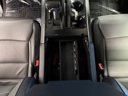 Used 2023 Ford F150 Lightning Lariat image 36