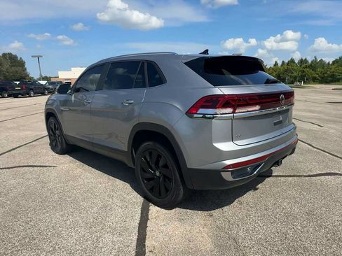 Used 2024 Volkswagen Atlas Cross Sport SE FWD image 6