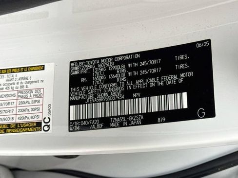 Certified 2025 Toyota 4Runner SR5 AWD/4WD image 32