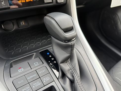 New 2025 Toyota RAV4 XLE w/ Convenience Package image 19