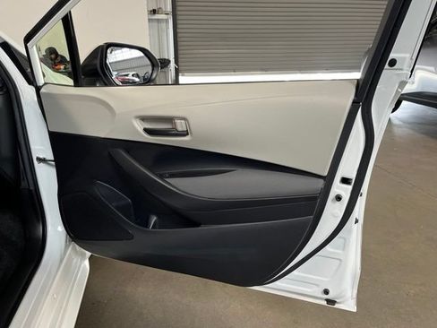 Used 2022 Toyota Corolla LE FWD image 12