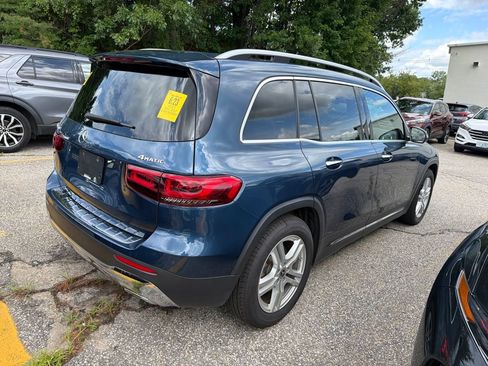 Used 2021 Mercedes-Benz GLB 250 4MATIC w/ Premium Package image 4