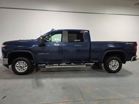 Used 2022 Chevrolet Silverado 2500 LT w/ Convenience Package AWD/4WD image 2