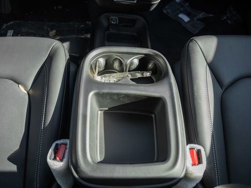 New 2026 Chrysler Pacifica Select image 28