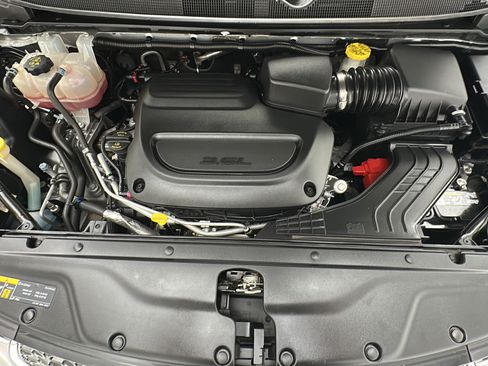 Used 2024 Chrysler Pacifica Touring-L FWD image 22