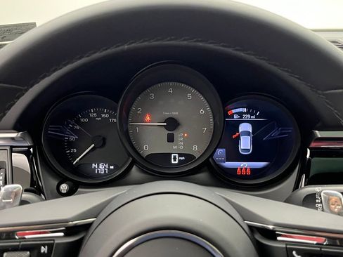 Used 2024 Porsche Macan S image 11