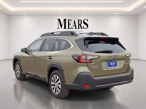 Used 2025 Subaru Outback Premium AWD/4WD image 3
