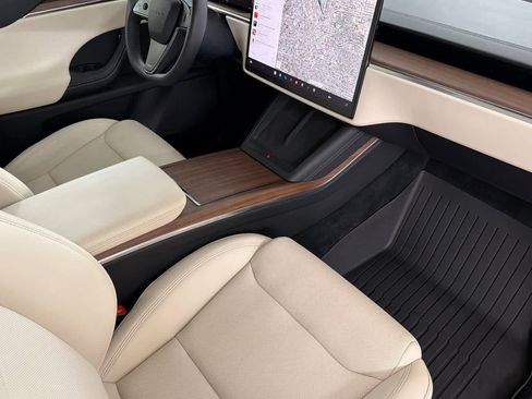 Used 2024 Tesla Model X image 16