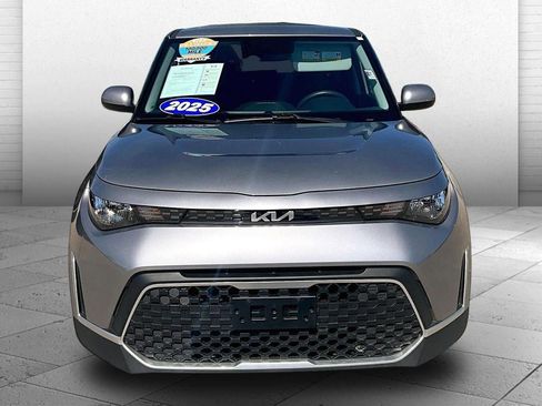 Used 2025 Kia Soul LX FWD image 2