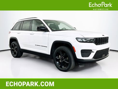 Used 2023 Jeep Grand Cherokee Altitude image 1