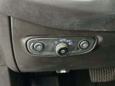 Used 2023 Chevrolet Equinox Premier AWD/4WD image 17