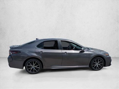 Used 2023 Toyota Camry SE FWD image 4
