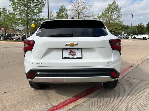 Used 2025 Chevrolet Trax LT w/ LT Convenience Package image 7