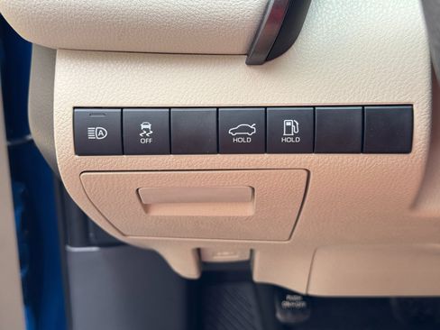 Used 2019 Toyota Camry LE FWD image 16