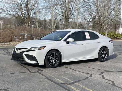 Used 2023 Toyota Camry SE image 1