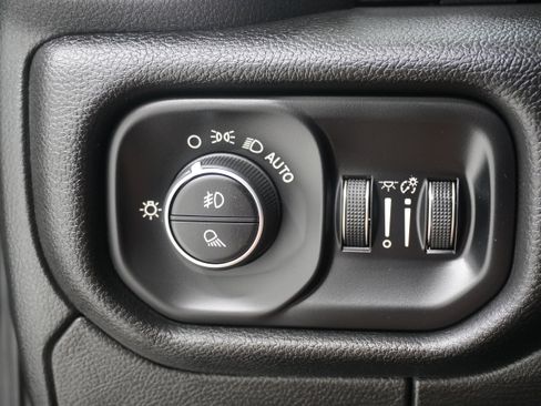 Used 2024 RAM 1500 Laramie AWD/4WD image 30