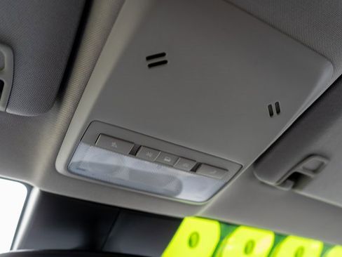 Used 2022 Chevrolet Trax LT w/ LT Convenience Package image 32