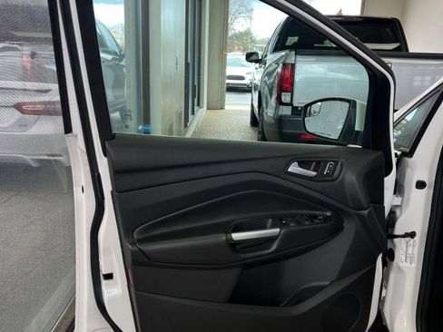 Used 2013 Ford C-MAX SEL image 17