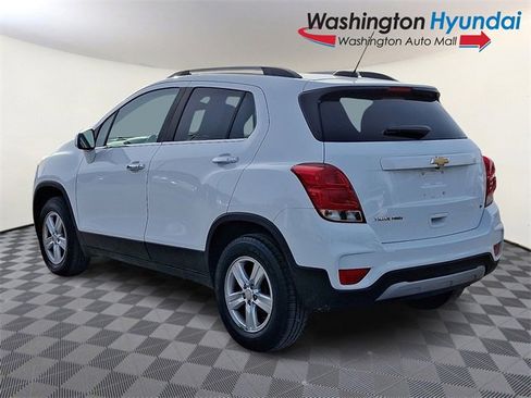 Used 2017 Chevrolet Trax LT w/ LT Convenience Package image 4